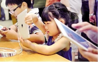 時間都去哪了?電子產品已成為孩子最愛“玩具”